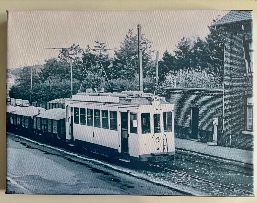 Tram de marchandises avec du sable 